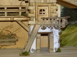 Heimatliche Krippe Flachau, Detailansicht Haus mit Treppe